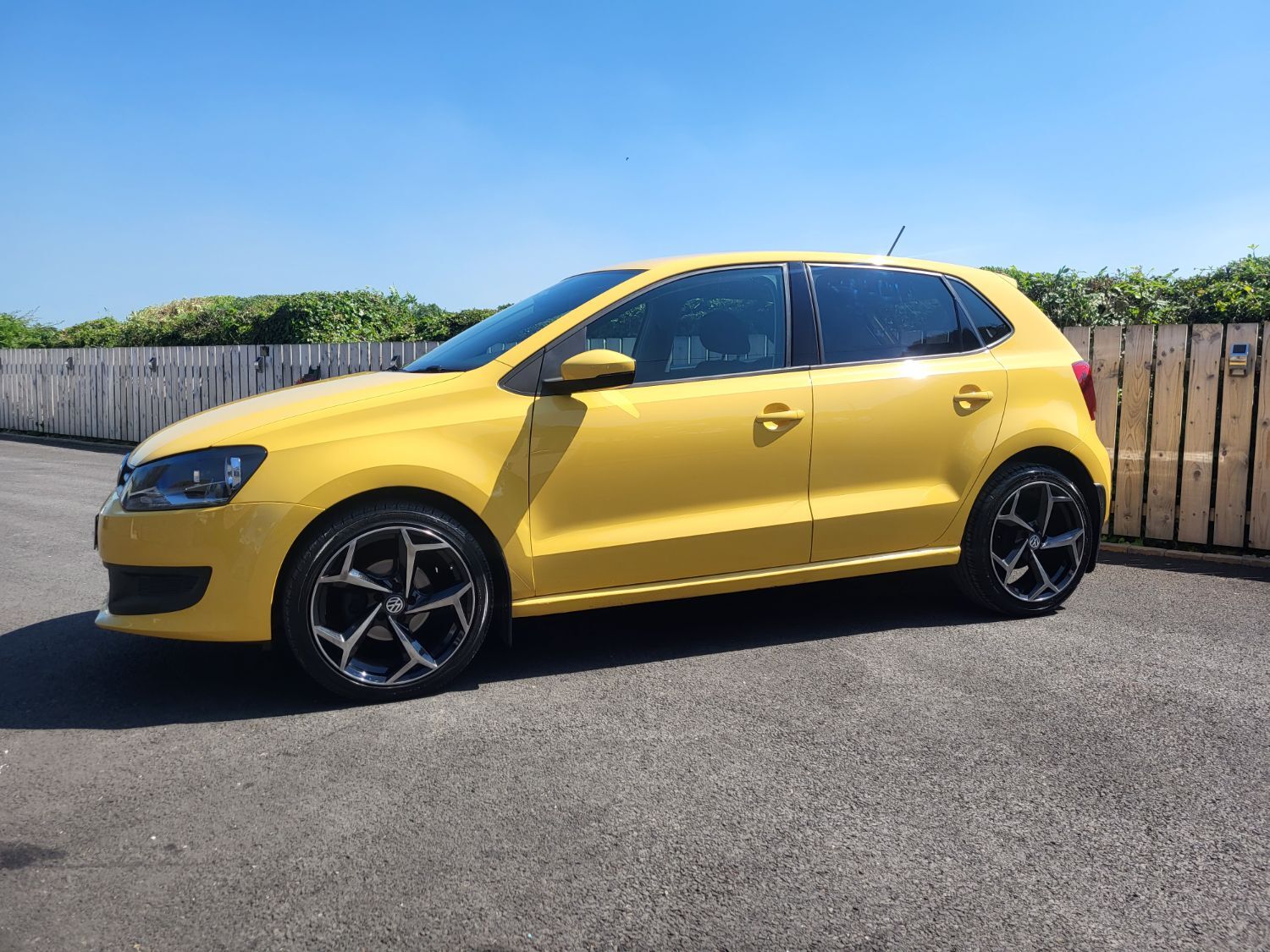 Used VOLKSWAGEN POLO 2010 Yellow In Ballymoney BT53 7HL Northern used-volkswagen-polo-2010-yellow-in-ballymoney-bt53-7hl-northern